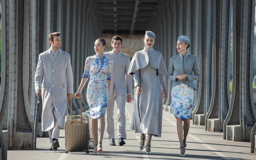 hainan airlines uniforms haute couture china 2 - Companhia aérea chinesa inova na roupa de aeromoças