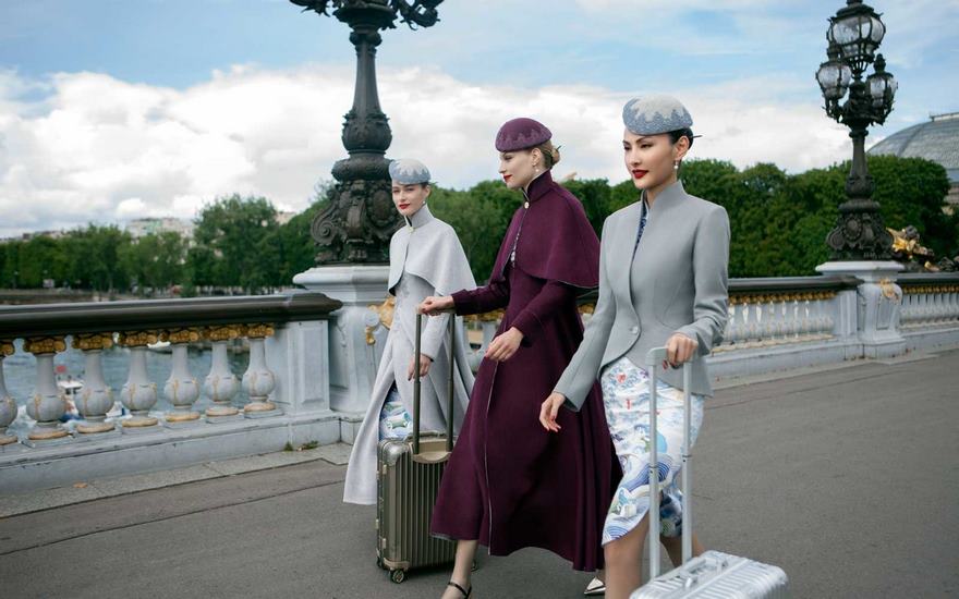 hainan airlines uniforms haute couture china 4 - Companhia aérea chinesa inova na roupa de aeromoças