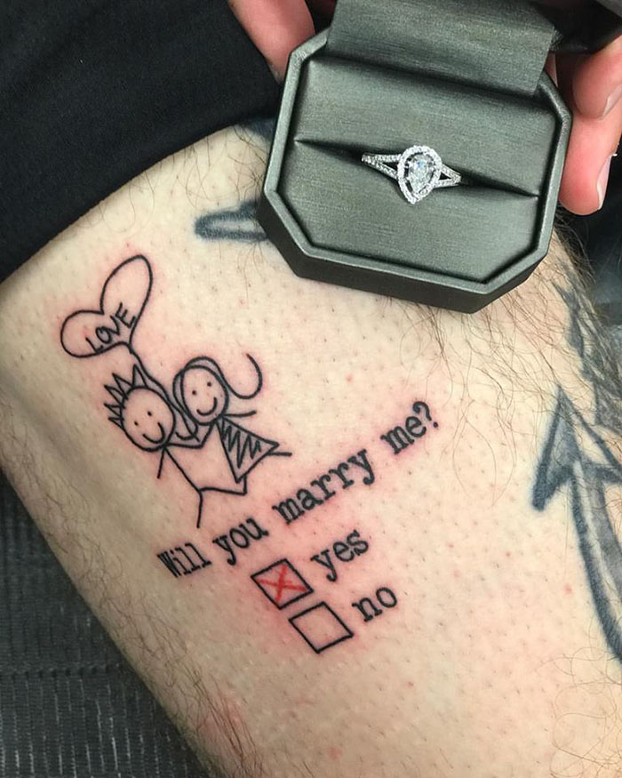 Tattoo Artist Proposes To His GF In The Riskiest Way Ever By Inking 'Yes' Or 'No' Checkboxes On His Leg