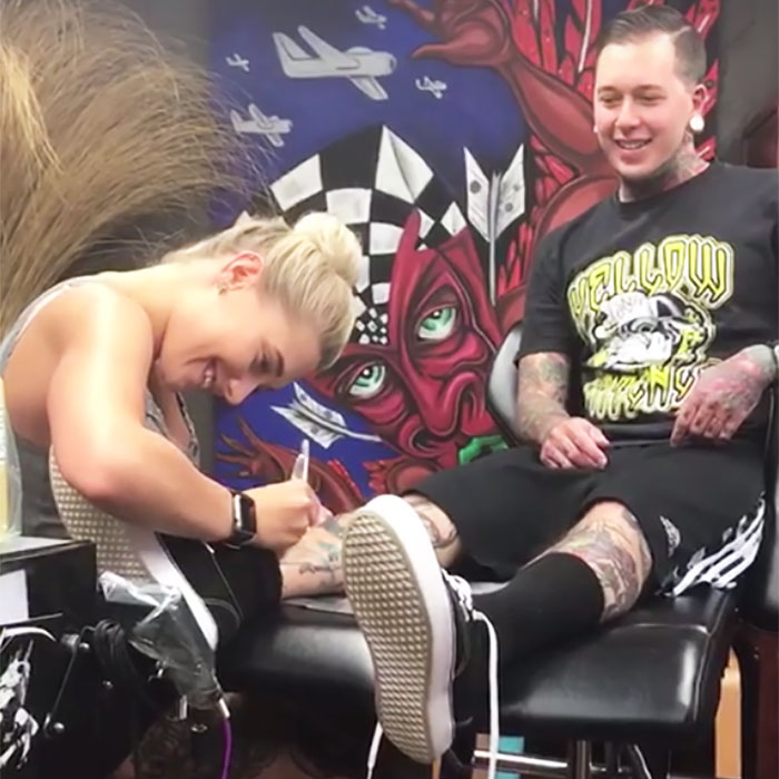 Tattoo Artist Proposes To His GF In The Riskiest Way Ever By Inking 'Yes' Or 'No' Checkboxes On His Leg