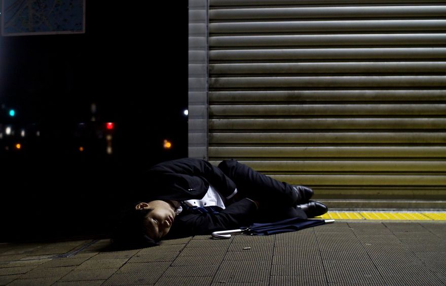 Sleeping In The Streets After Drinking With Colleagues Or Clients