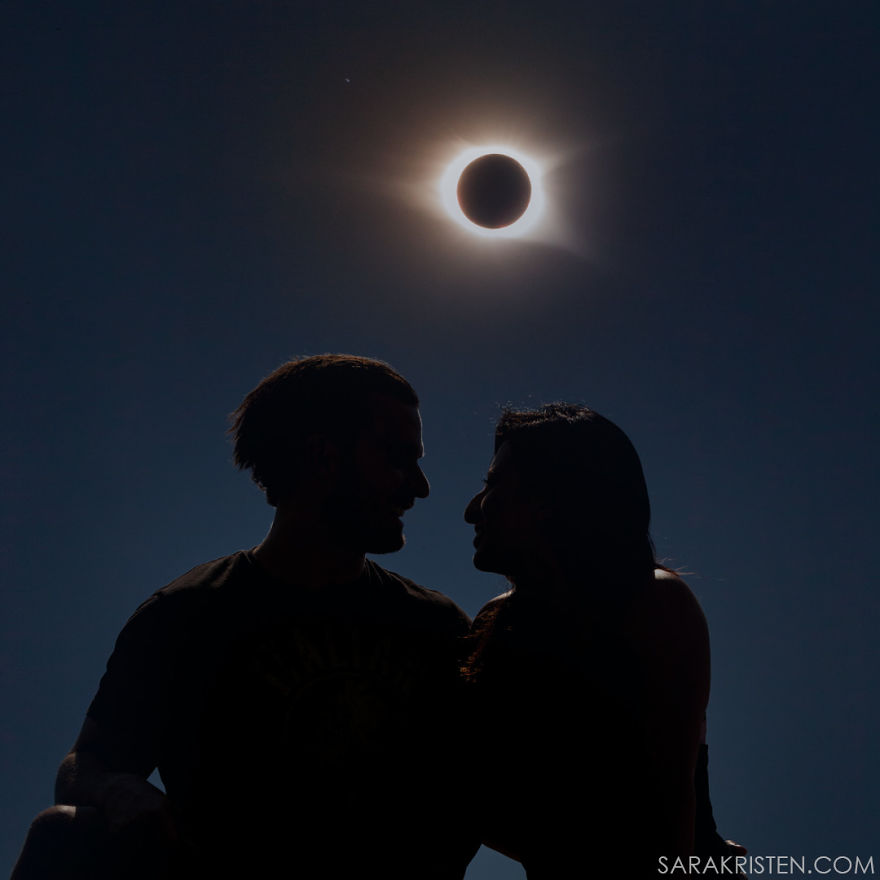 Engaged Couple Gets Photo Of A Lifetime Engaged Couple Gets Photo Of A Lifetime