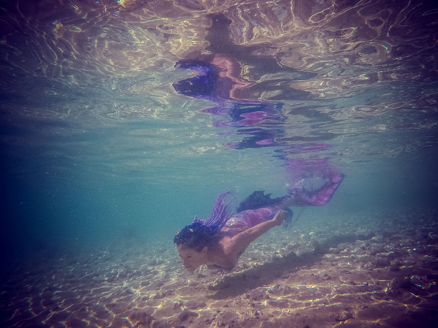 I've Spent My Summer Being A Mermaid To Convince People To Clean The Beaches I've Spent My Summer Being A Mermaid To Convince People To Clean The Beaches