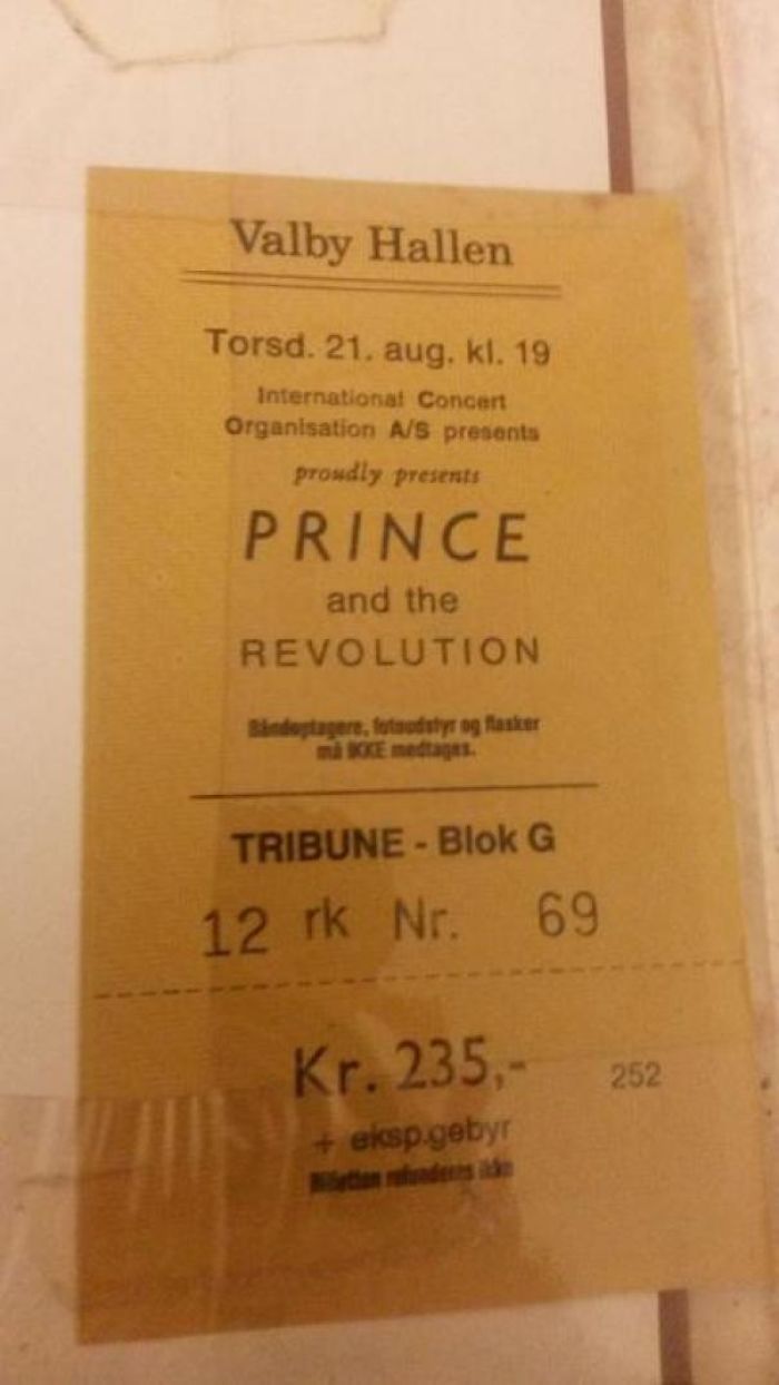 En 1986 un amigo se compró una entrada para ver a Prince en Copenhague. Lo perdió y no pudo ir. Lo ha encontrado 29 años después sin usar en un libro