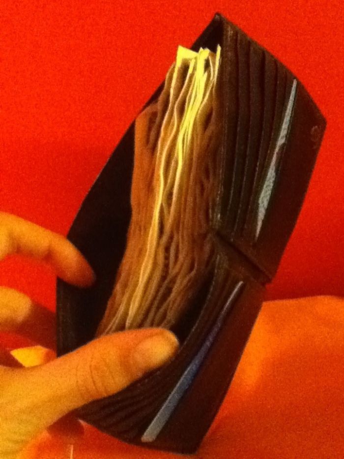 He encontrado una cartera que perdí en 4º con 300$ dentro. No esperaba que hubiera más de 20