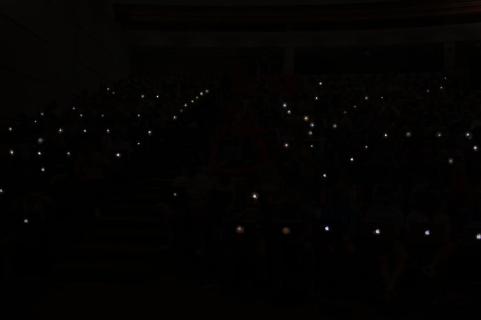 Someone Wondered What A Dark Lecture Room Would Look Like With Glowing Apple Laptops