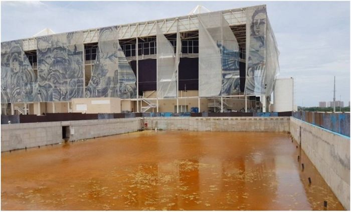 The Rio Olympic Park Has Been Left To Rot. This Is What The Warm Up Pool Looks Like 6 Months Later