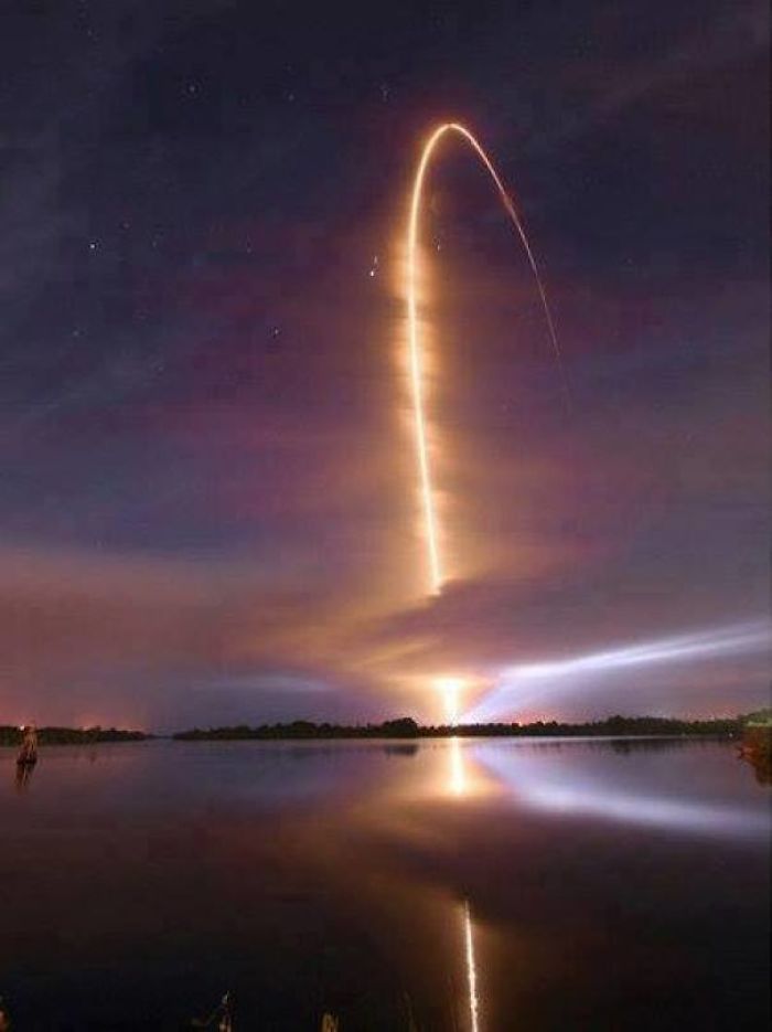 This Is How The Sky Looks During A Space Shuttle Launch At Night