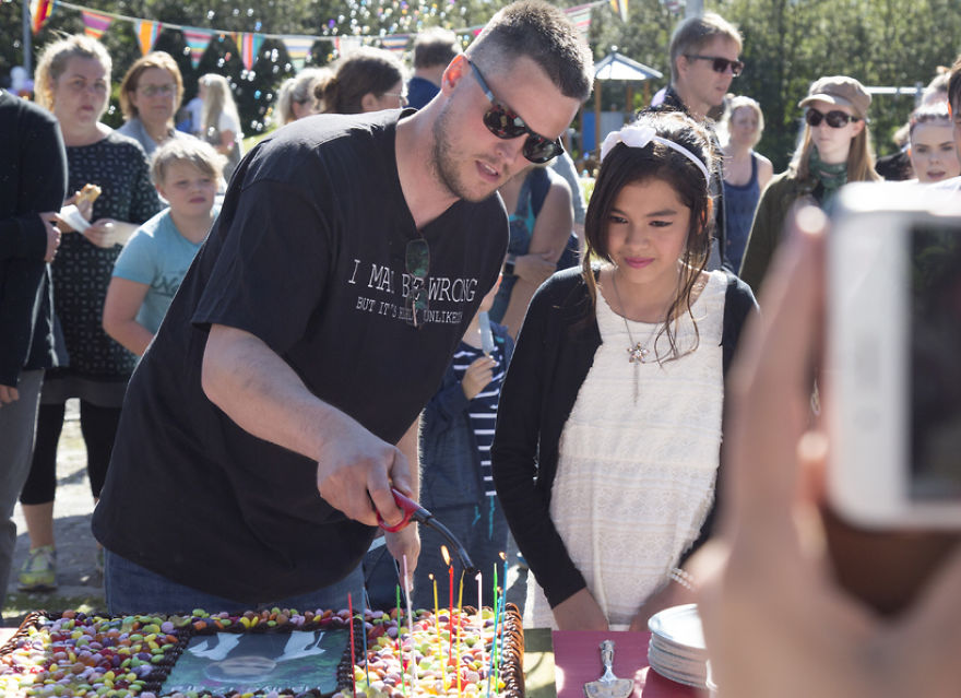 Hundreds Turn Up For An 11 Year Old Afghan Girls Refugees Birthday Party In Iceland To Make Her Dream Come True. Hundreds Turn Up For An 11 Year Old Afghan Girls Refugees Birthday Party In Iceland To Make Her Dream Come True.