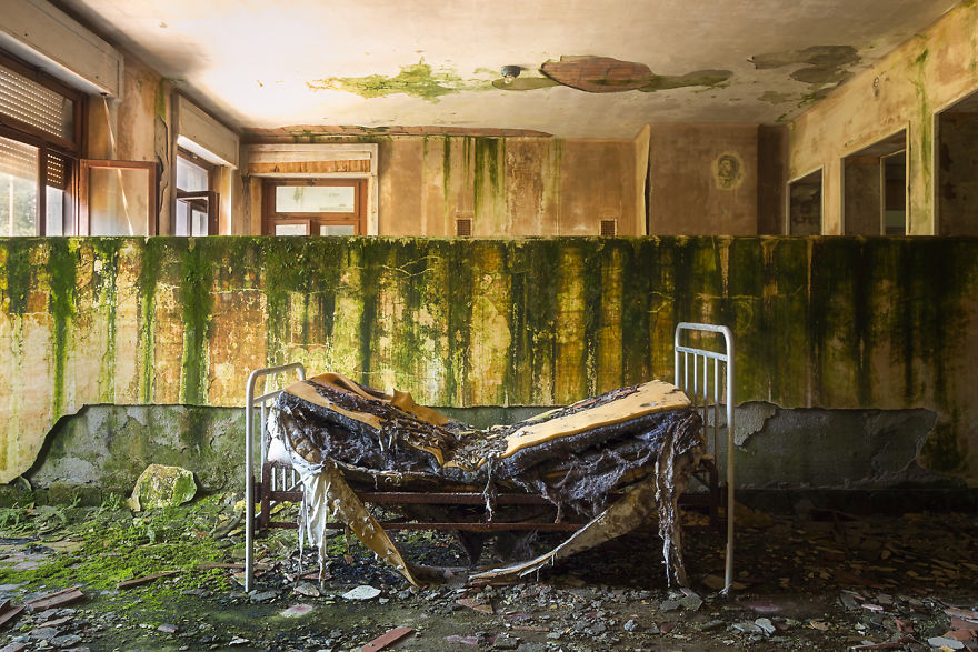I Photographed Beautiful Abandoned Buildings In Italy