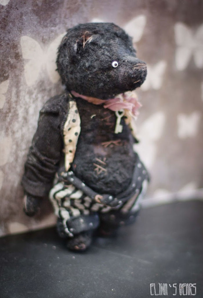 Elina Oplakanska Gives Her Bears A Vintage Look.