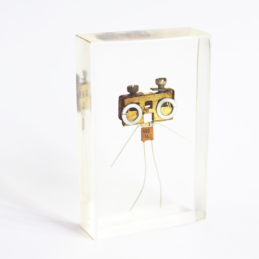 I Turned Electronic Waste Into Tiny And Biggie Robots