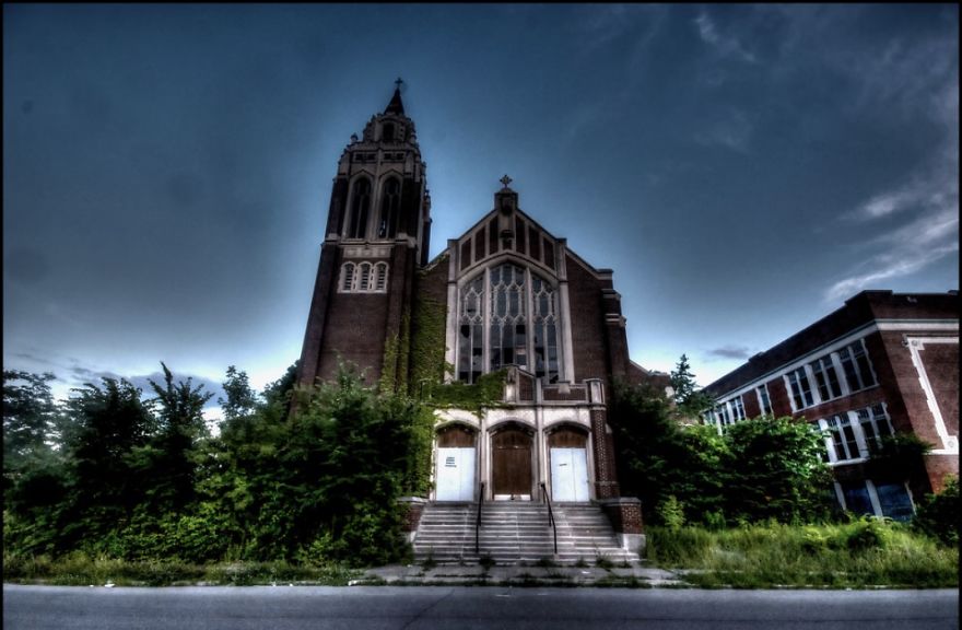 Inside The Abandoned Decaying Churches Of Detroit