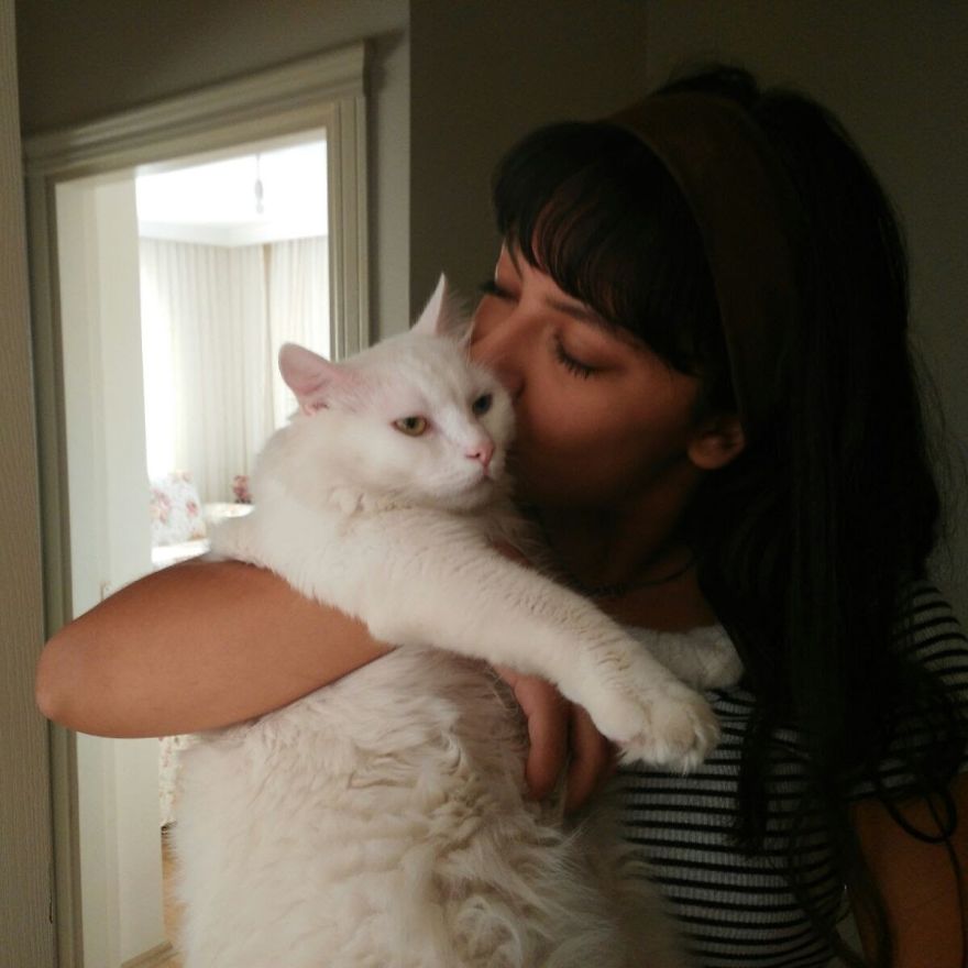 He Loves Kisses