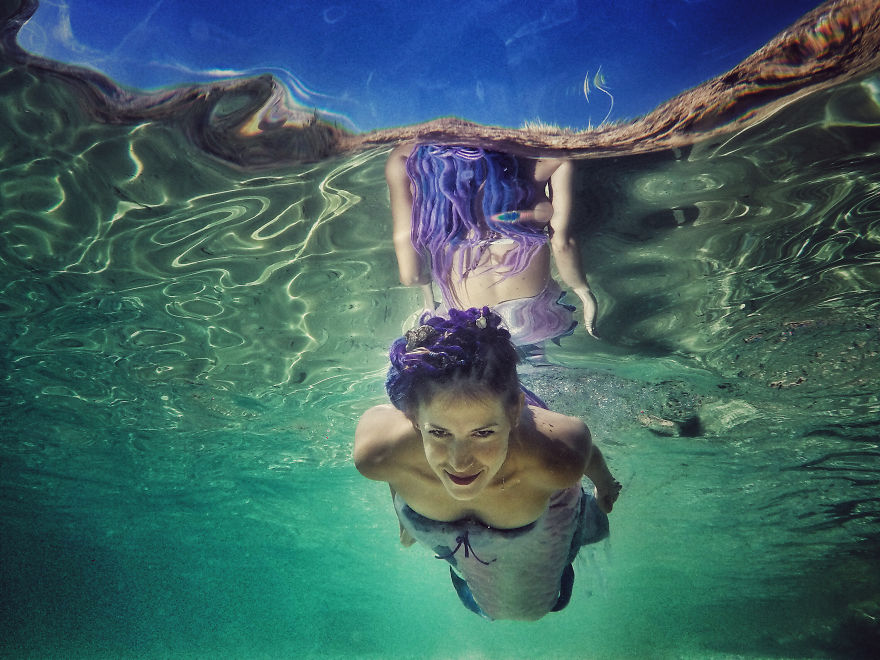 I've Spent My Summer Being A Mermaid To Convince People To Clean The Beaches I've Spent My Summer Being A Mermaid To Convince People To Clean The Beaches