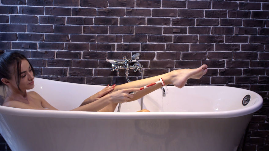 Ingenious Foam-Free Shaving Razor Ingenious Foam-Free Shaving Razor