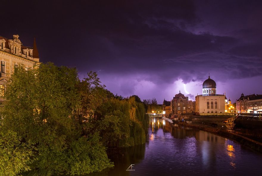 I've Spent 2 Years To Photograph Thunderstorms In My Hometown