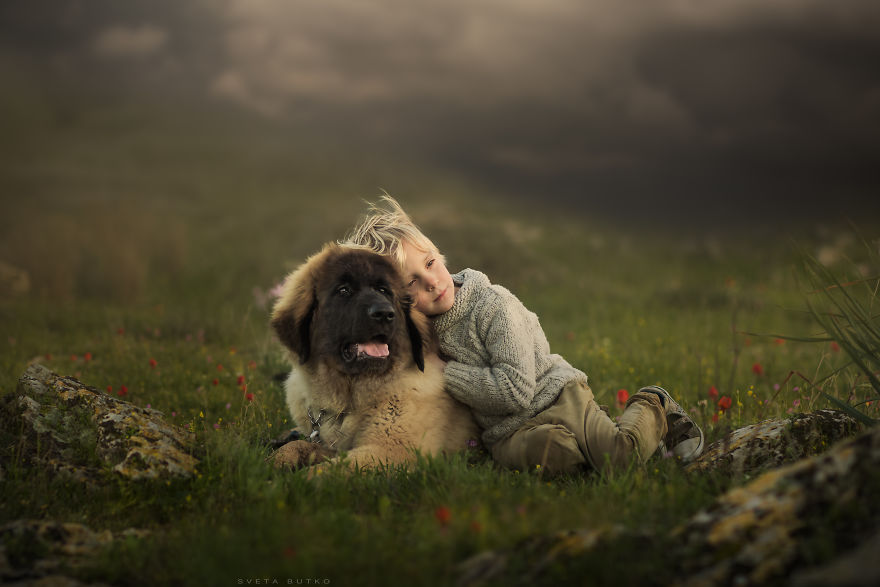 She Left Behind Her Career For Taking Adorable Pics Of Kids And Animals. The Result She Got Will Amaze You.