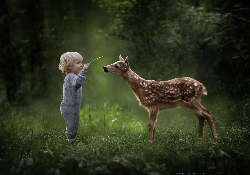 She Left Behind Her Career For Taking Adorable Pics Of Kids And Animals. The Result She Got Will Amaze You.