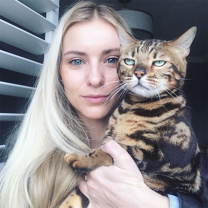 68 Times Cats Didn’t Want To Be In Your Stupid Selfies And The Result Was Hilarious