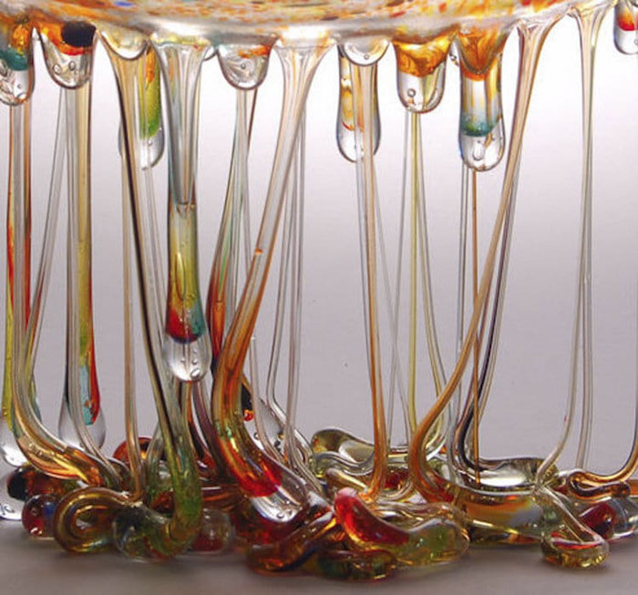 Estas mesas "Medusa" de cristal tienen tentáculos goteantes y parecen haber salido del mar