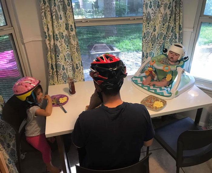 family-wear-helmets-solidarity-baby-jonas-gutierrez-3