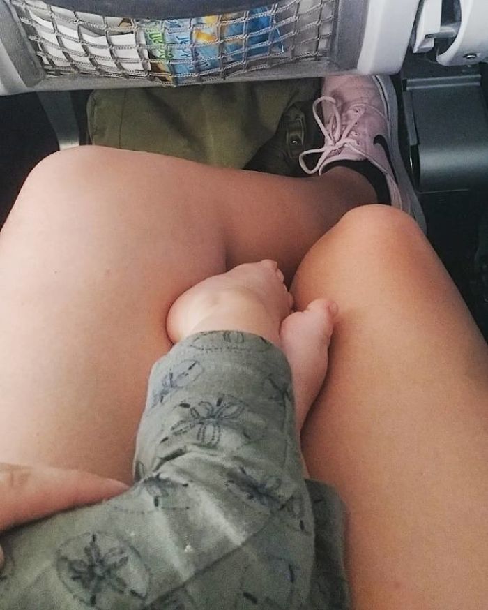 Woman's Reaction To Crying Baby On Plane Goes Viral, Shows Why People Who Complain About It Are The Worst