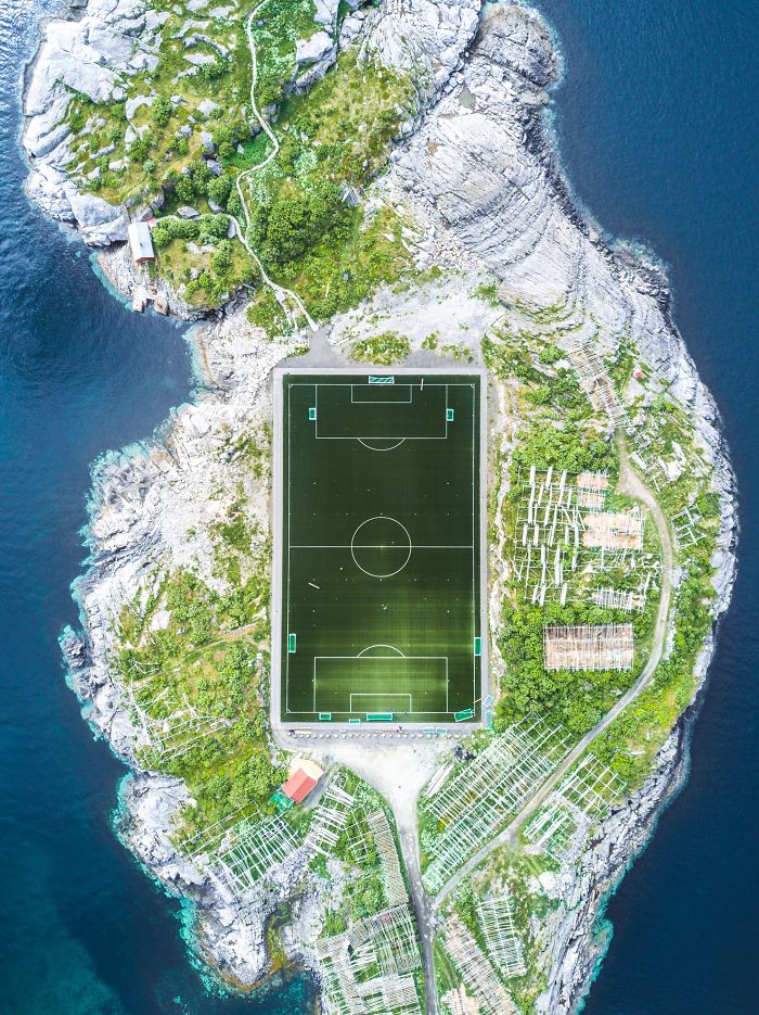 3º premio, ciudades : Campo de fútbol Henningsvær, Nordland, Noruega