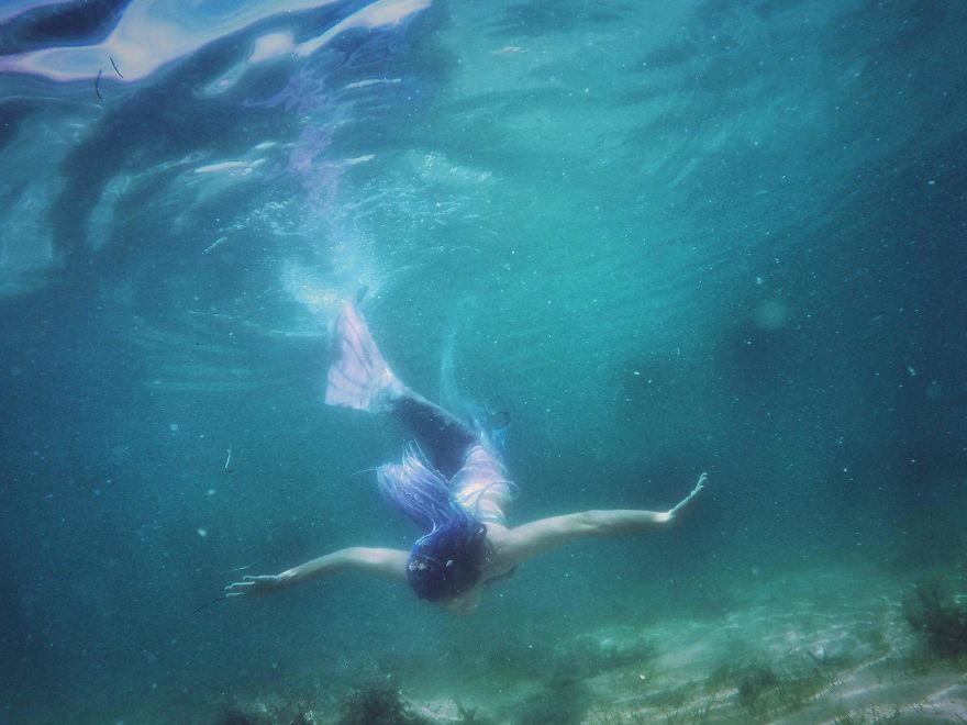 I've Spent My Summer Being A Mermaid To Convince People To Clean The Beaches I've Spent My Summer Being A Mermaid To Convince People To Clean The Beaches