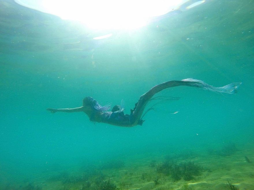 I've Spent My Summer Being A Mermaid To Convince People To Clean The Beaches I've Spent My Summer Being A Mermaid To Convince People To Clean The Beaches