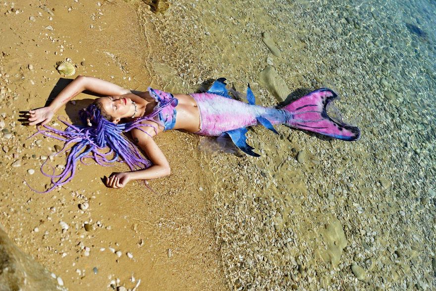 I've Spent My Summer Being A Mermaid To Convince People To Clean The Beaches I've Spent My Summer Being A Mermaid To Convince People To Clean The Beaches
