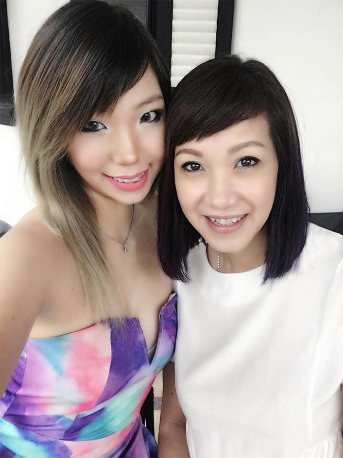 69 Unbelievable Pics Of Mothers And Daughters Who Look Almost The Same