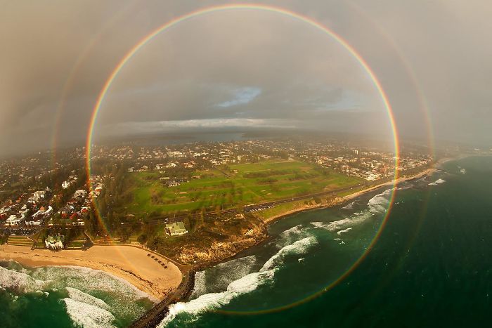 Raramente se puede ver el círculo completo de un arco iris desde un avión