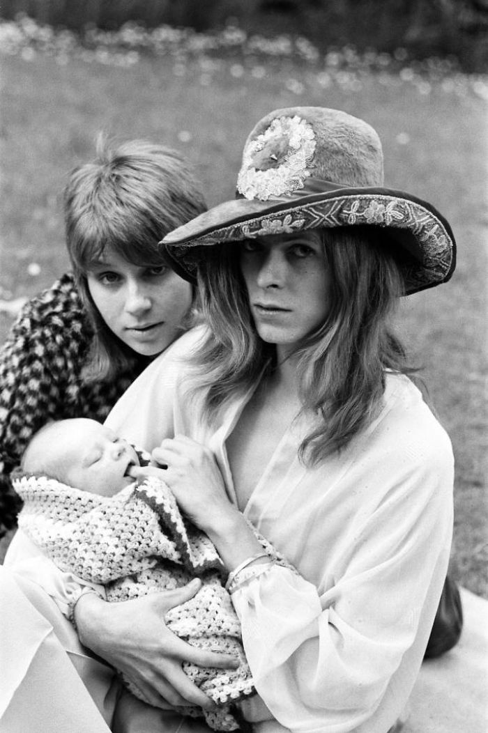 Rare Photos From 1971 Show David Bowie And His Ex-Wife Taking Their Son Zowie For A Walk