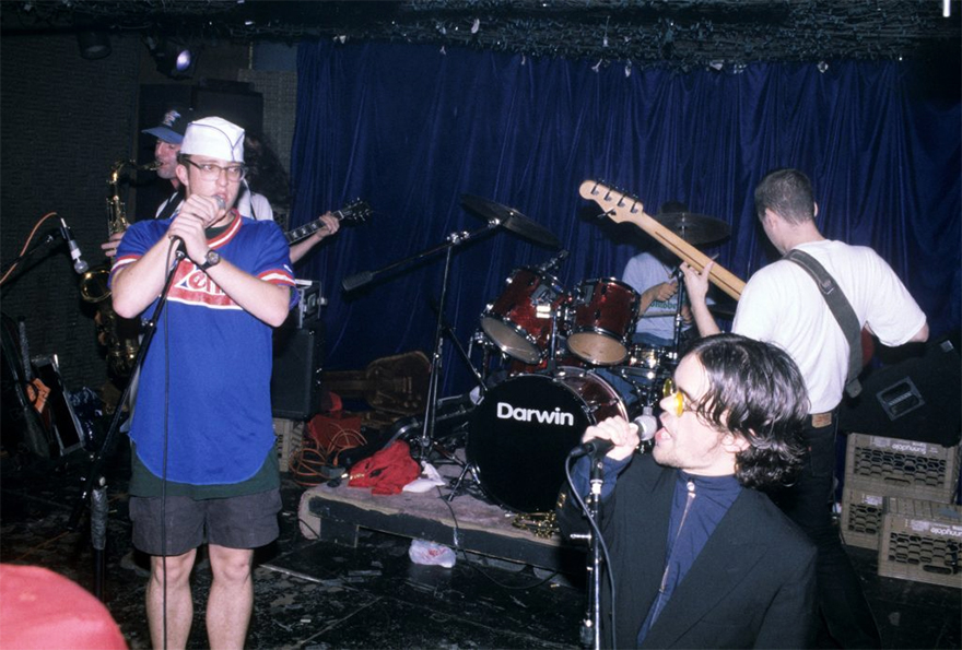 9 Rare Photos Of Peter Dinklage Reveal His Unseen Side During His Punk Rock Band Days