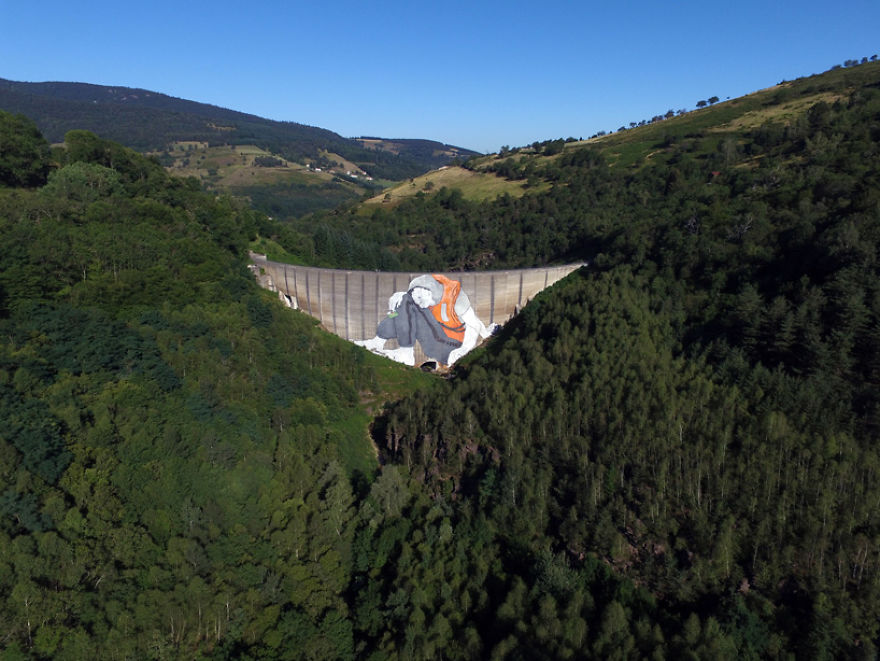 Artists Made A Mural On An Abandoned Dam To Represent Refugees In France