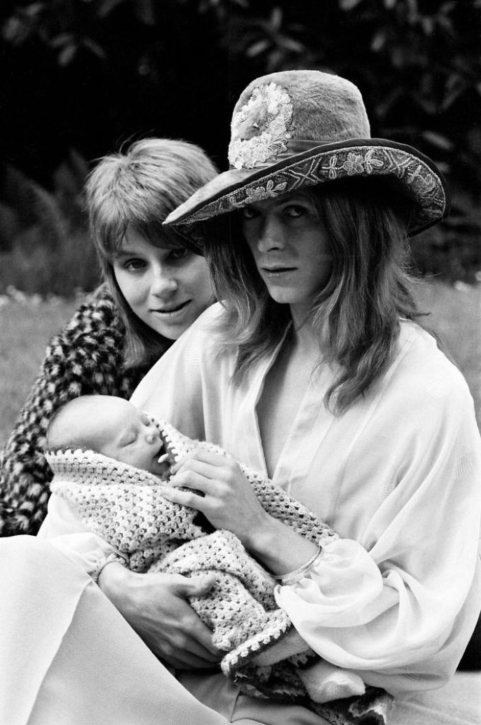 Me gusta enaguas Infectar Aparecen fotos inéditas de David Bowie vestido de mujer junto a su familia  - Diario Registrado