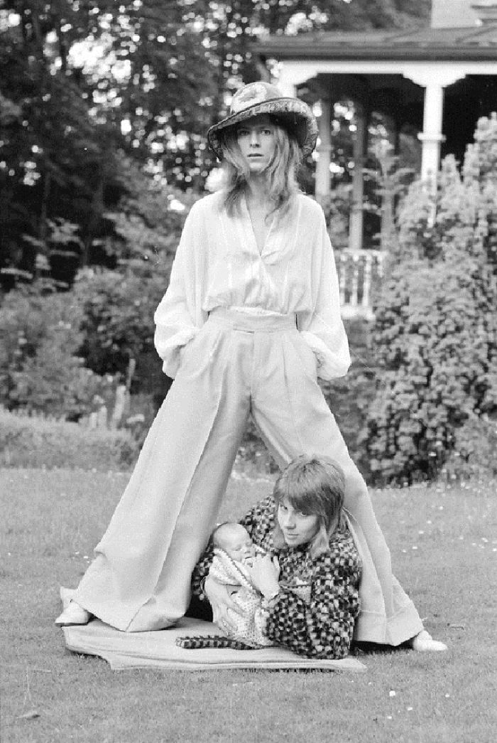 Me gusta enaguas Infectar Aparecen fotos inéditas de David Bowie vestido de mujer junto a su familia  - Diario Registrado
