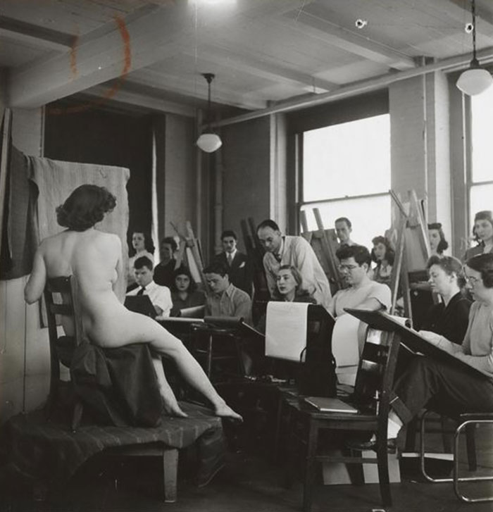 Estudiantes Dibujando A Una Modelo Desnuda En Una Clase De Arte, 1948, Columbia University