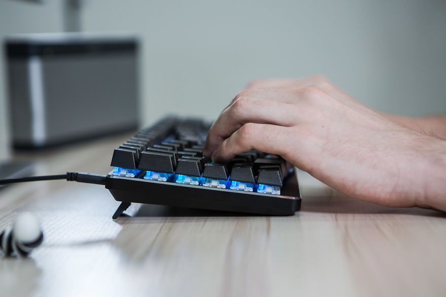 X-Bows: A Keyboard For More Comfortable Typing