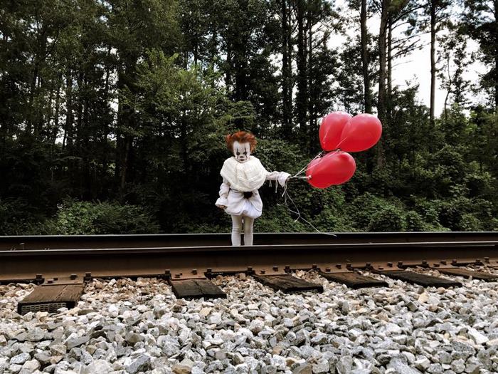 17-Year-Old Does An "It"-Themed Photoshoot With His Baby Brother, And It Will Give You Nightmares