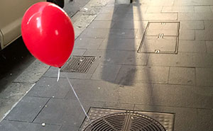 People In Sydney Are Creeped Out By Red Balloons That Suddenly Appeared Around The City