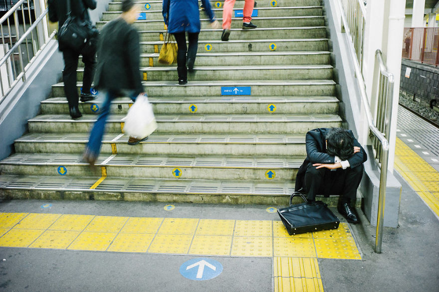 20 Shocking Photos Of Drunk Japanese By Lee Chapman Show The Ugly Side 