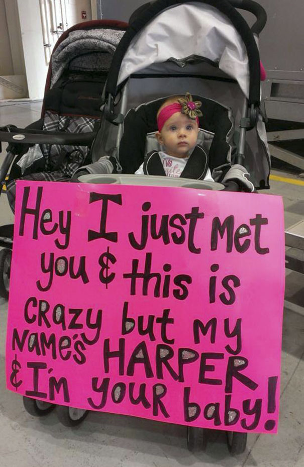 Cole Tesar, A Soldier From Bellevue, Got Hom. His Baby Girl-He Has Never Met-Was Waiting For Him With This Sign