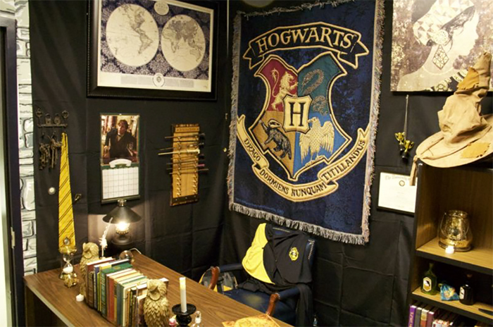 Teacher Spends 70 Hours Turning Boring Classroom Into Hogwarts, Makes Us Believe Magic Truly Exists
