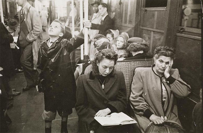 Pasajeros En Un Vagón De Metro, Década De 1940