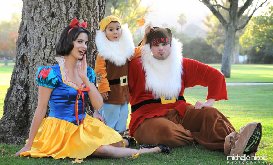Amazing Disney Family Dresses Up For Halloween For 7 Years Straight