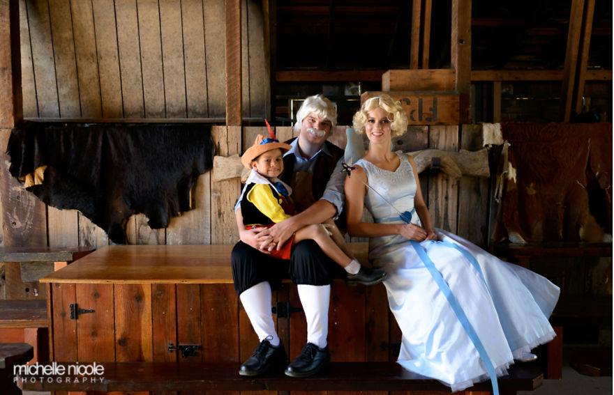 Amazing Disney Family Dresses Up For Halloween For 7 Years Straight