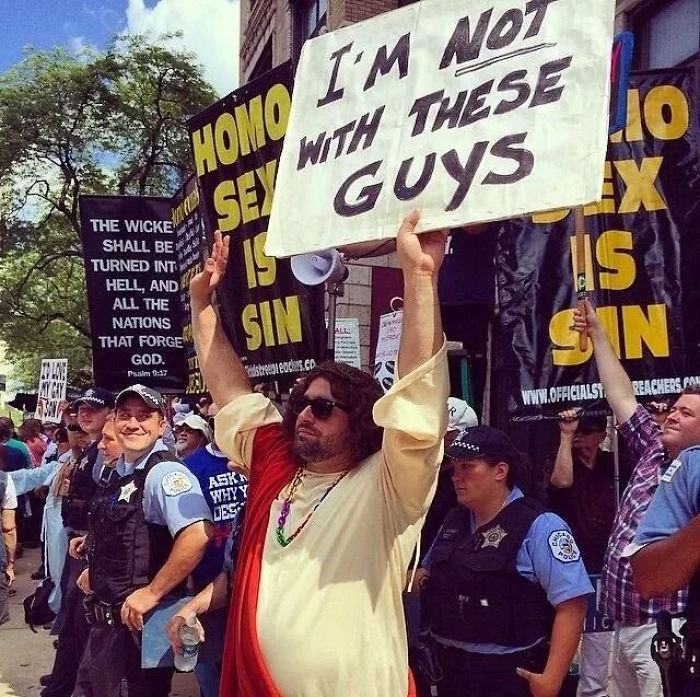 El sexo homo es pecado / Yo no estoy con estos tipos