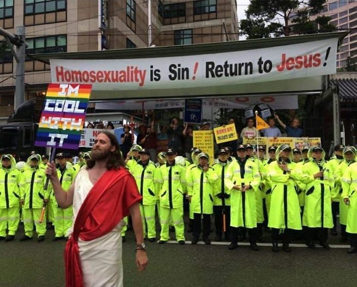 ¡La homosexualidad es pecado! ¡Volved con Jesús! / A mi me parece bien